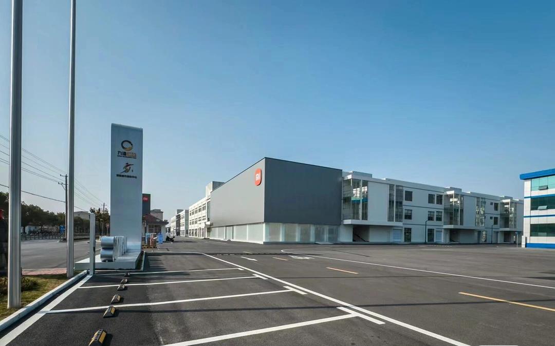 小米SU7 Ultra专属销售团队“解散”：所有销售均可卖，上市初曾月薪3万招人