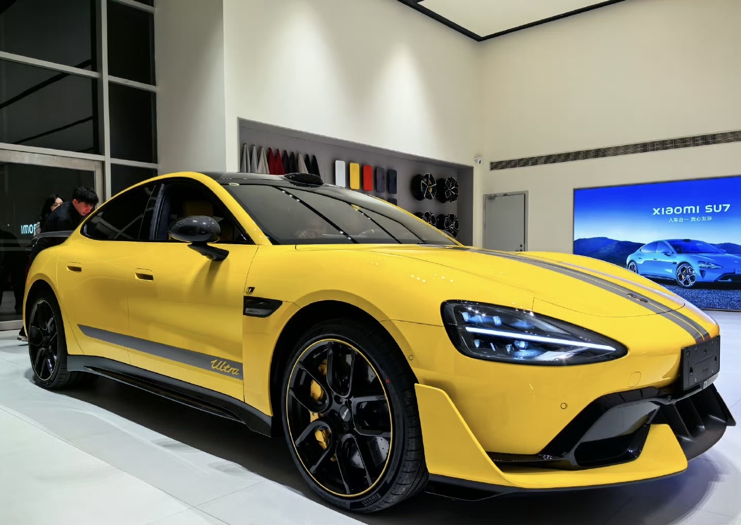 小米SU7 Ultra专属销售团队“解散”：所有销售均可卖，上市初曾月薪3万招人