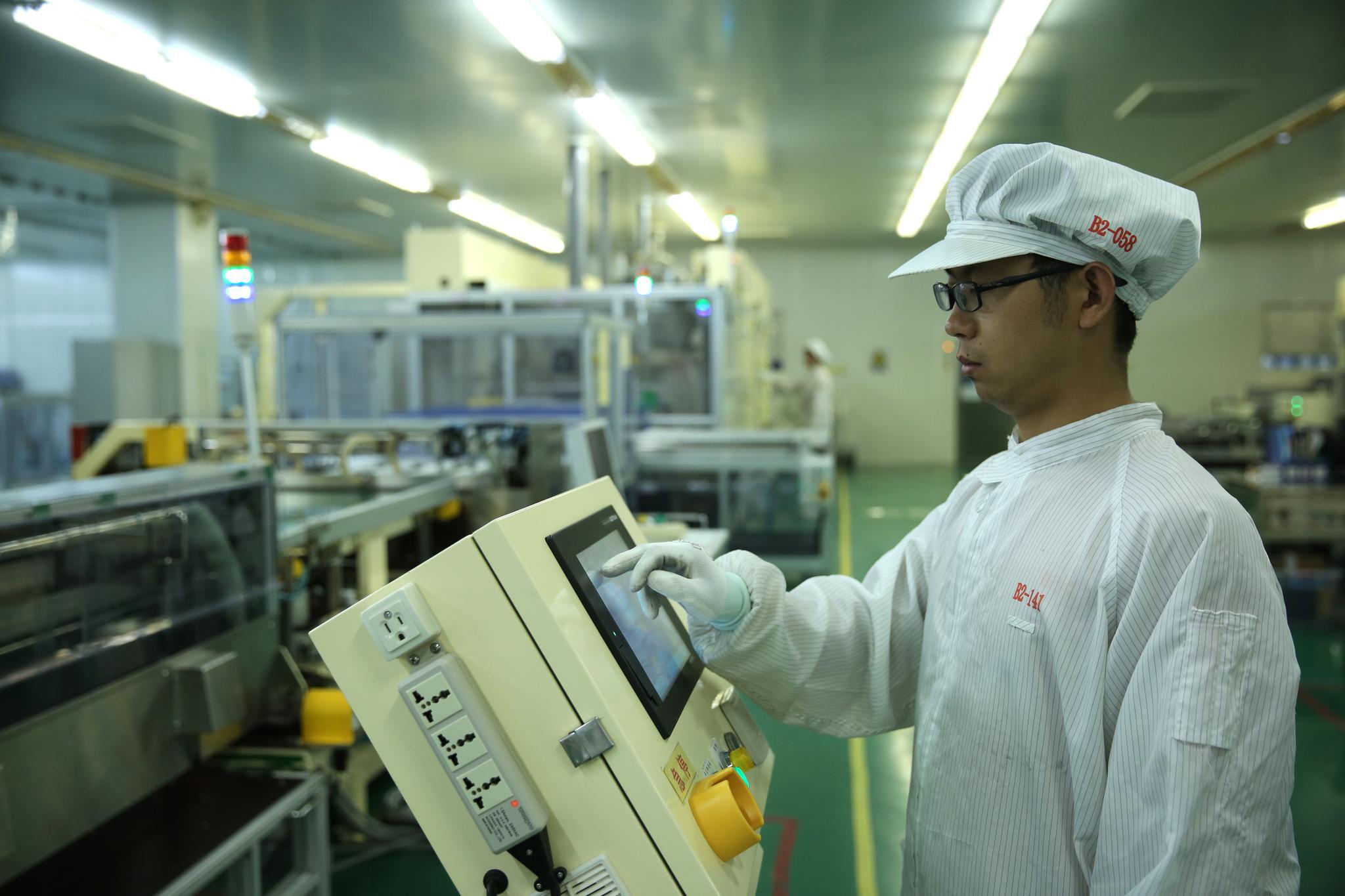 菜百股份持续走强，股价再创新高