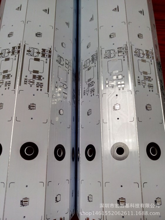 逸豪新材获得发明专利授权：“一种带清理功能的铝基板下料机器人”