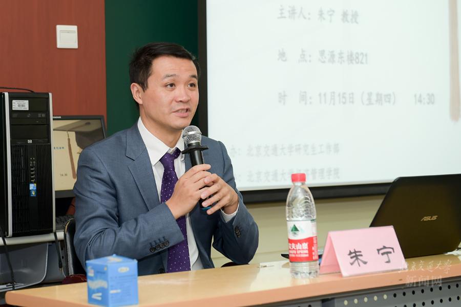 谁来为AI泡沫买单？朱宁谈市场信心与估值风险