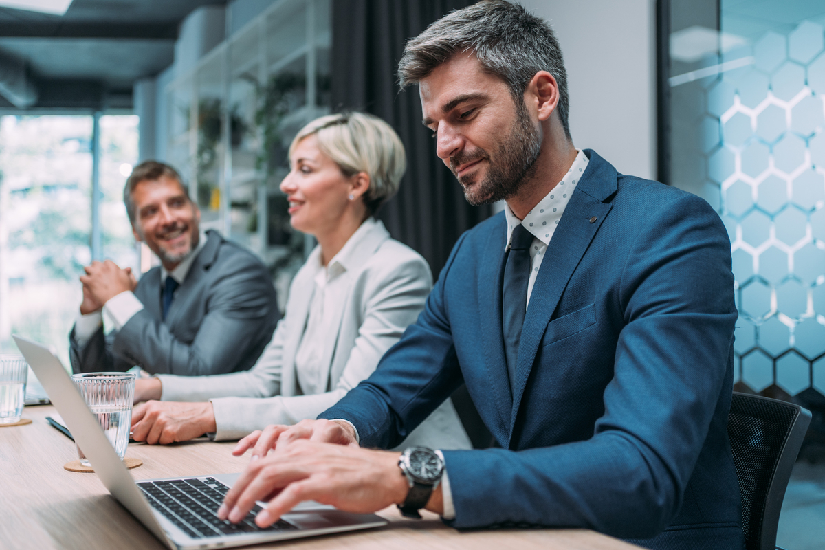 近10万港人北上养老 跨境医疗难题待解