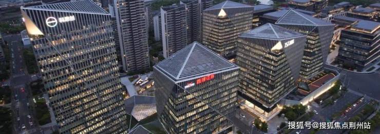 新春走基层丨数智化策马扬鞭 春节消费更显“科技范儿”