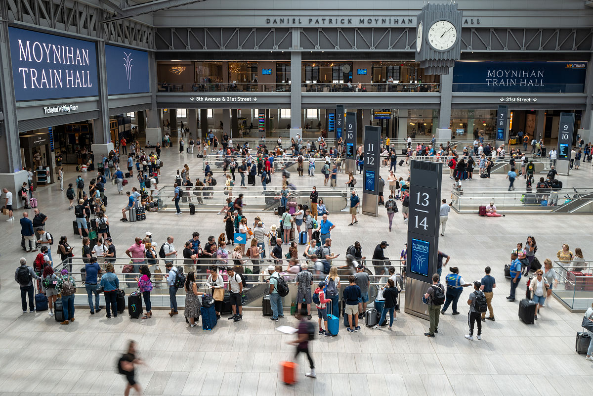 传媒行业资金流出榜：蓝色光标等22股净流出资金超亿元