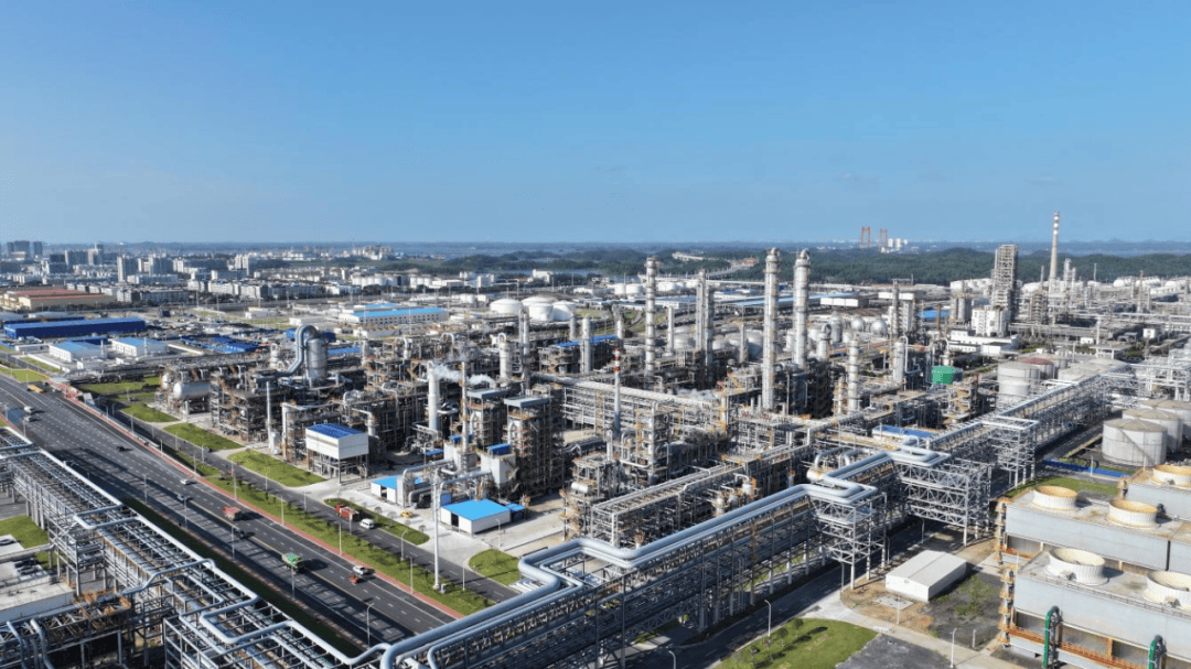 石油石化行业今日净流出资金8.85亿元，石化油服等7股净流出资金超5000万元