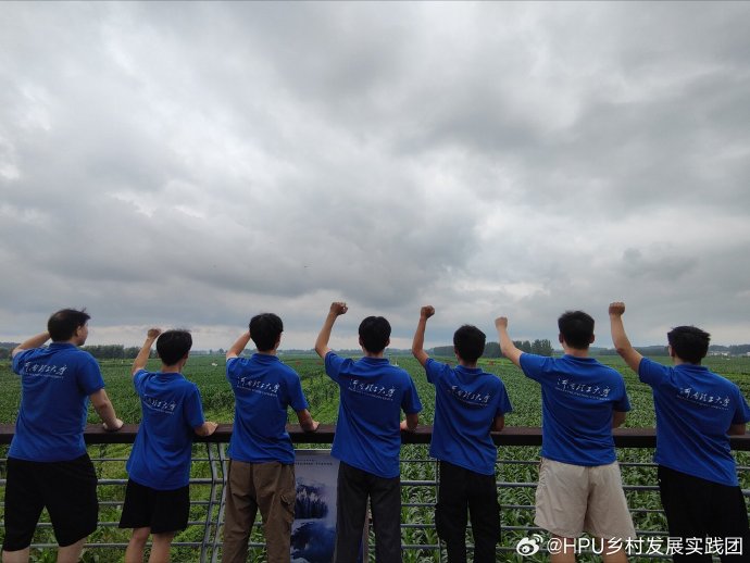 在动摇与龟裂中寻找立足点