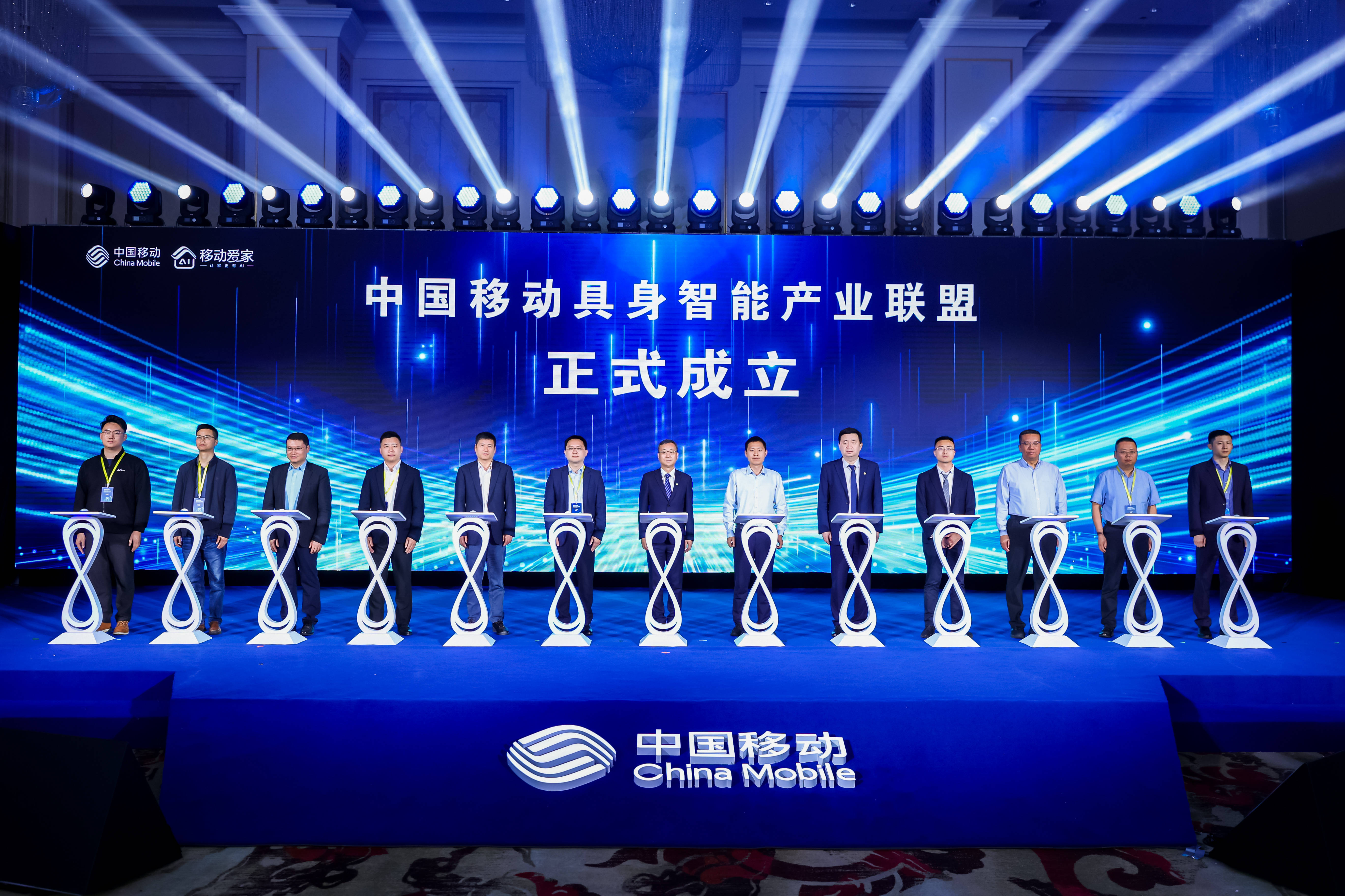 国际观察｜中国人形机器人频频“破圈”　具身智能迈入应用时代