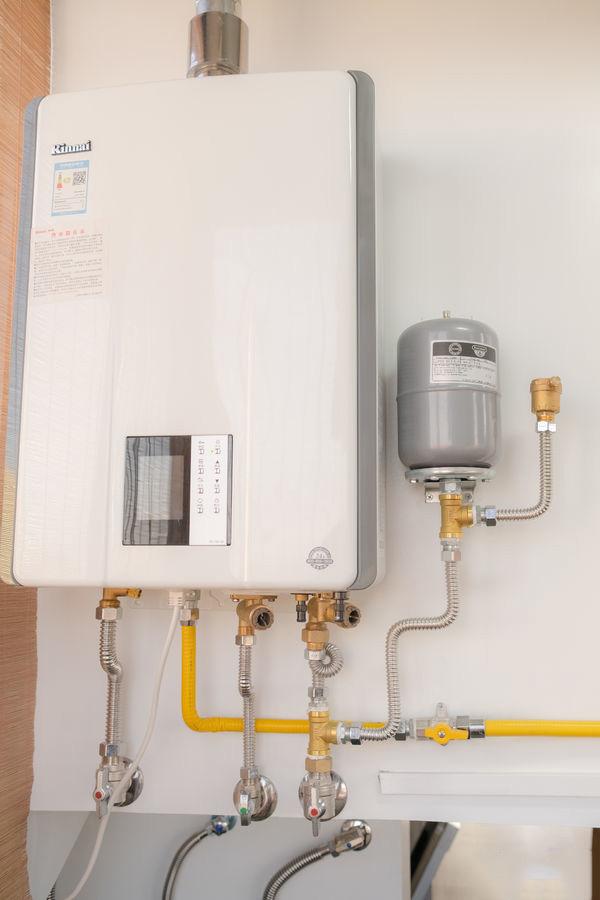 格力电器获得发明专利授权：“一种排烟管、排烟系统及燃气热水器”