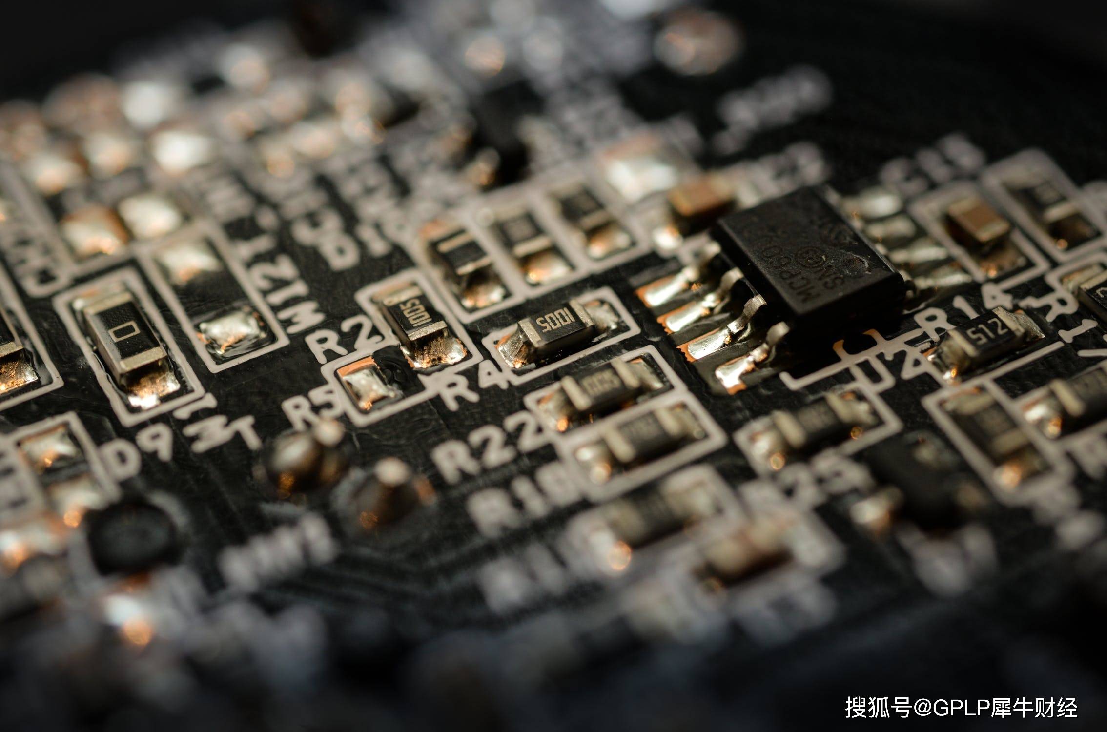 国力电子续聘张雪梅为董秘：任内公司市值减少15.17亿 2025年公司业绩高增