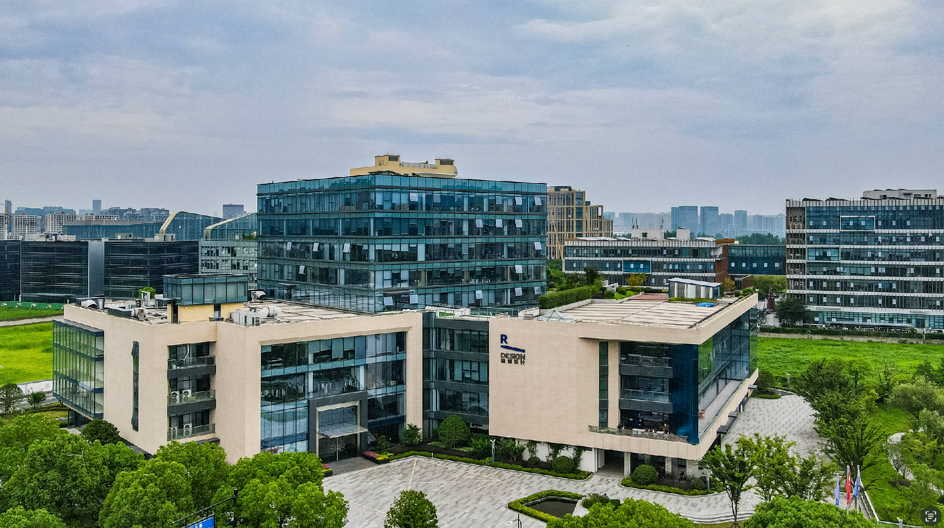 全国人大代表、杭州市市长姚高员：杭州“六小龙”已有四家在冲刺上市 打造科技“小龙”孵化地