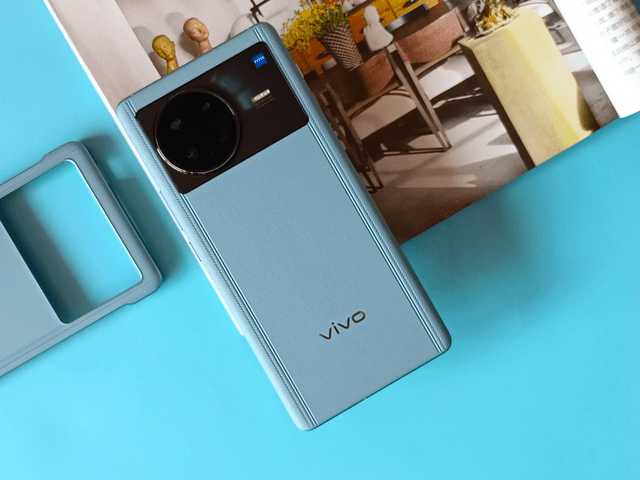 成都华微：超高速10位128GSPS A/D转换器芯片发布