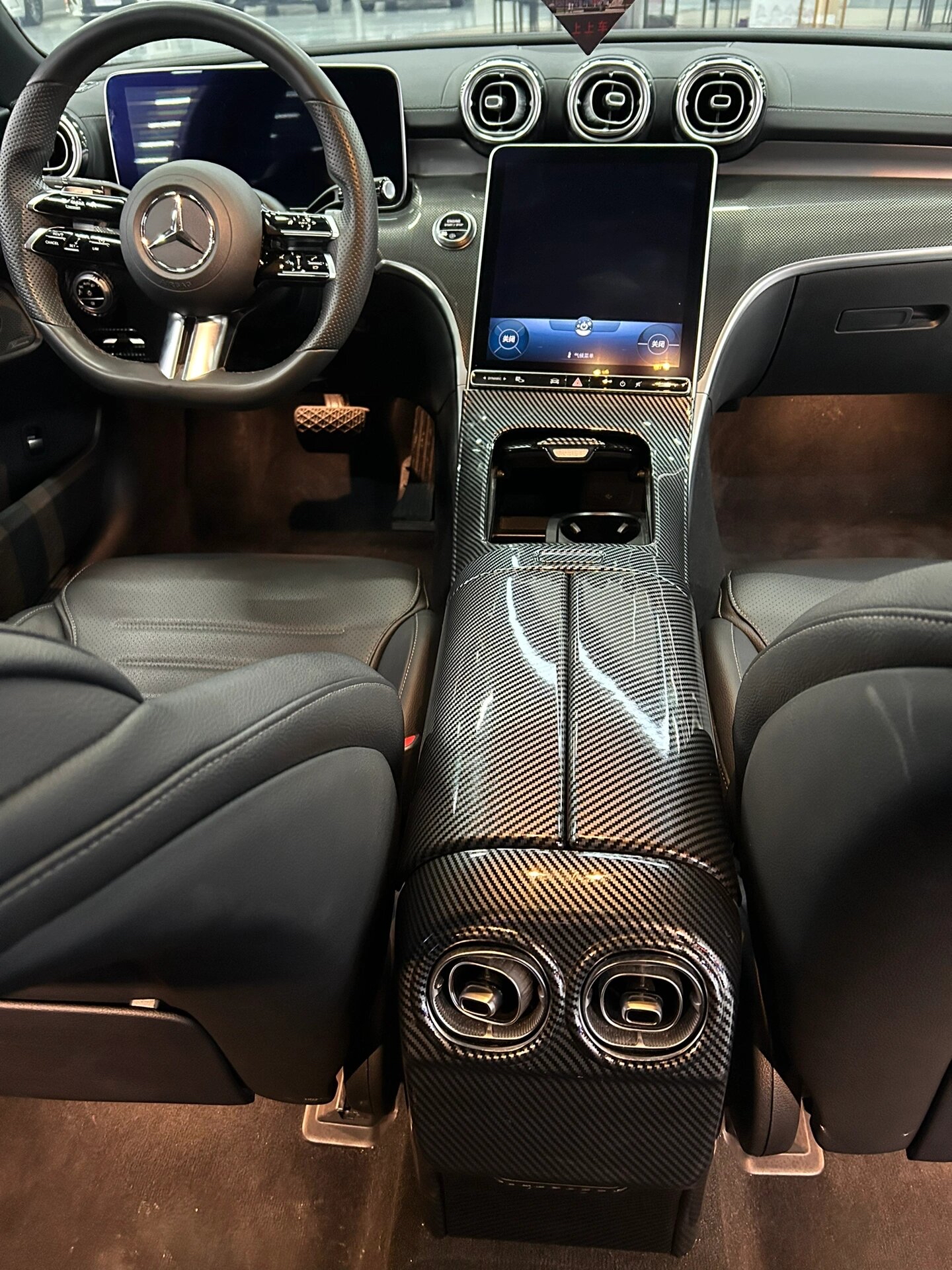 段建军的闪辞和康林松的来访 该如何解读奔驰中国新策略