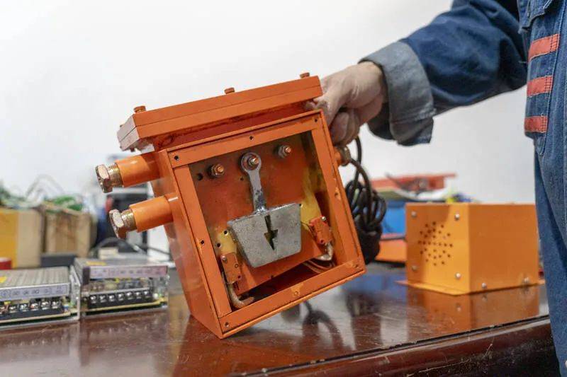 兖矿能源获得实用新型专利授权：“新型磁吸式煤矿井下运输车用尾灯”