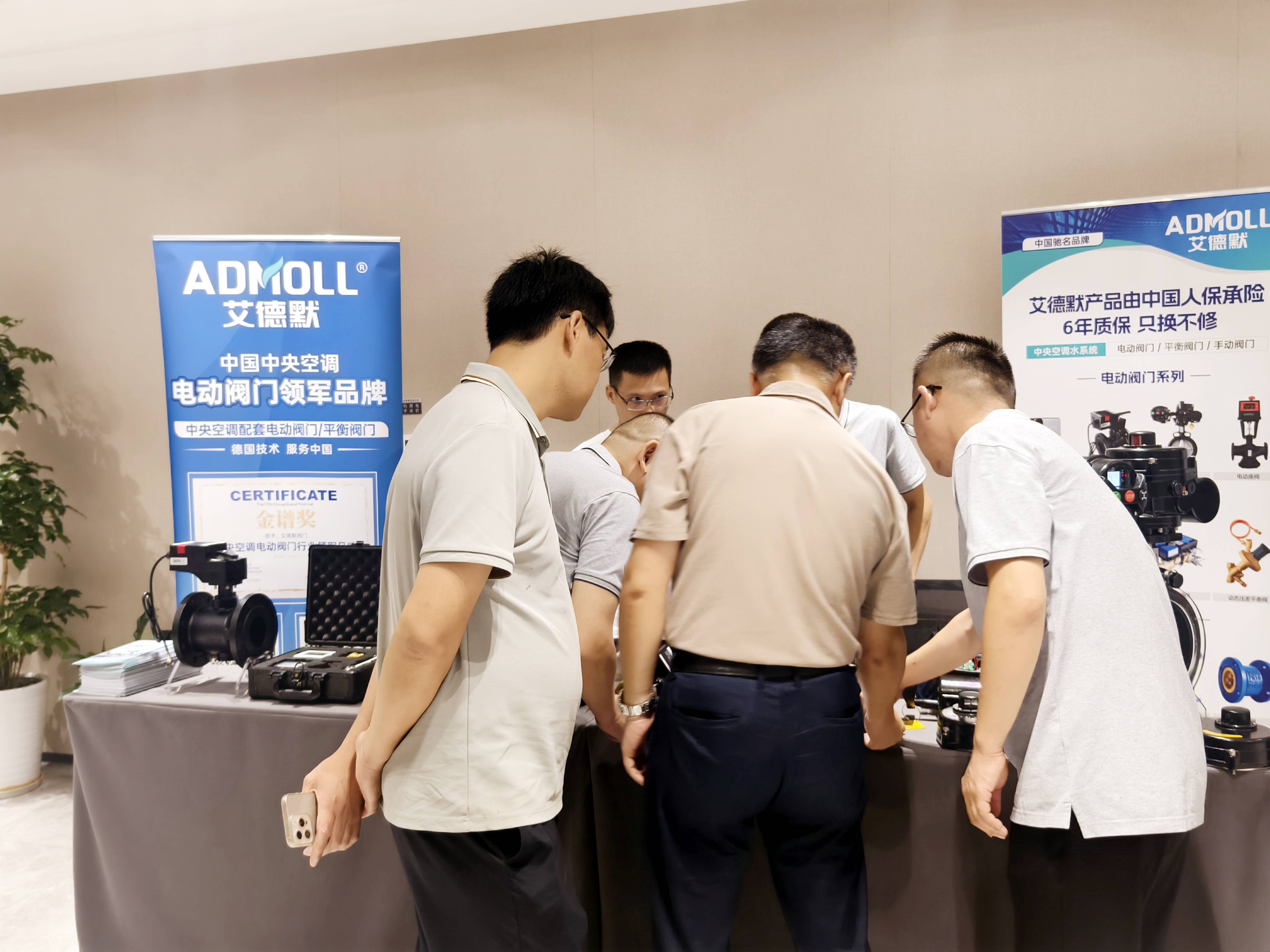 家用服务机器人产业发展论坛暨家用服务机器人专委会成立大会在上海召开