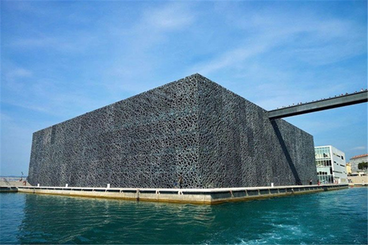 中国建筑获得发明专利授权：“一种FRP/钢复合约束UHPC锚板体系及其使用方法”