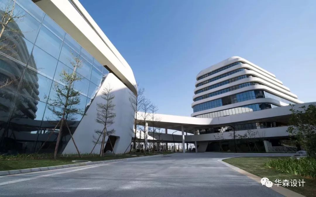 中国建筑获得发明专利授权：“一种FRP/钢复合约束UHPC锚板体系及其使用方法”