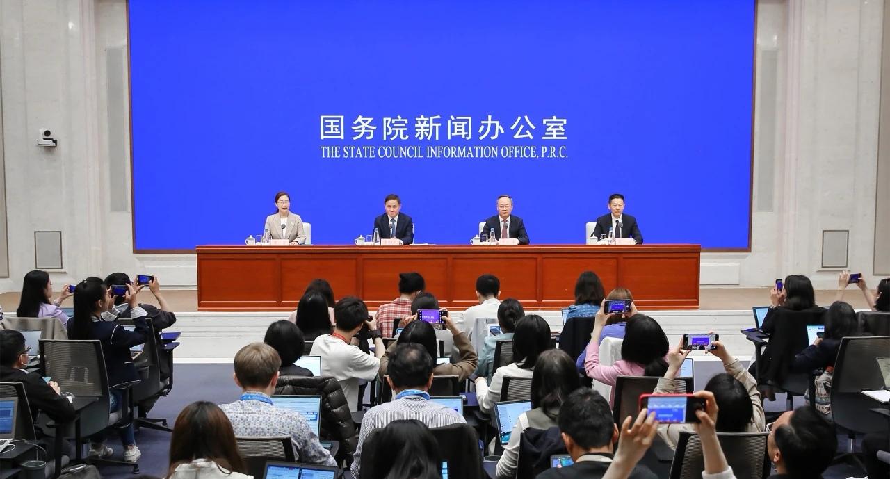 潘功胜：将稳步推动金融业的高水平开放