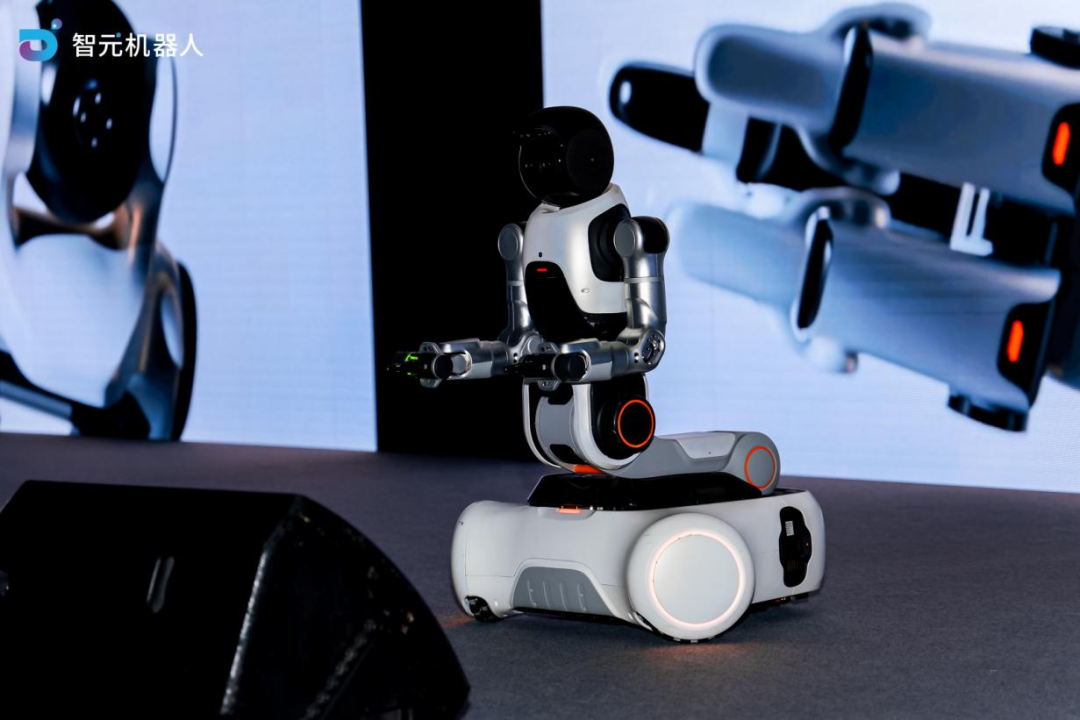 智元第一万台通用具身机器人下线 加速迈入规模化商用部署与价值创造新阶段